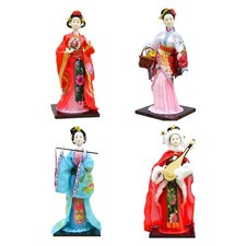 Figurine en soie artisanale