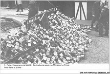 CAR-AAPP3-0218 - POLITIQUE - barricades de pavés - rue monsieur le prince