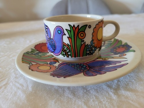 Une tasse soucoupe - et, sa