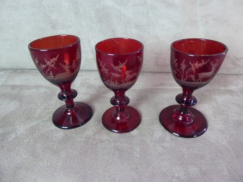 Trois verres liqueur - trois, en