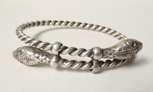 Ancien bracelet avec têtes - bracelet,
