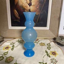 petit Vase bleu opaline jolie forme