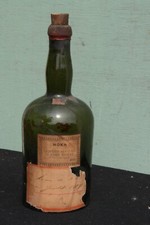 vieille bouteille vide en verre vers 1880 MOKA liqueur des iles de Fort Royal.