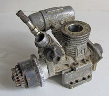 MOTEUR THERMIQUE pour voiture. Pour pièces ou à restaurer.