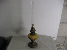 Très belle lampe à pétrole