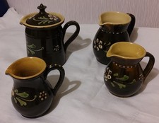 LOT DE 3 PICHETS ET 1 VERSEUSE TERRE CUITE VERNISSÉE ALSACE