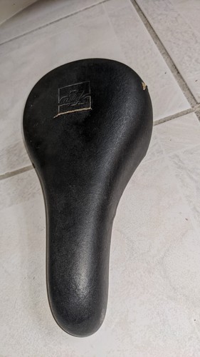 Old mid school saddle seat - dk,