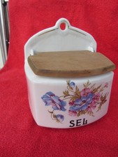 Ancienne boite a sel murale porcelaine décor floral champêtre