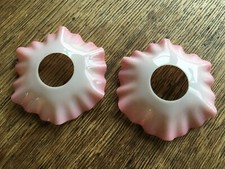 2 coupelles miniatures en opaline rose pour lustre.