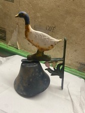 cloche en fonte avec canard dans son jus