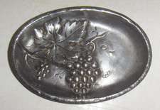 Coupelle VIDE-POCHE/Cendrier Ancien en ETAIN décor Raisins signé Cortési