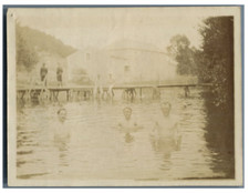 France, Scène de genre militaire. 3 maîtres nageurs  Vintage citrate print Tir