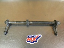 Axe de roue arrière +