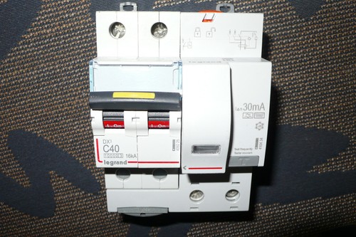 Disjoncteur 409225 - disjoncteur,