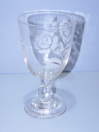 Verre pied soufflé - a,