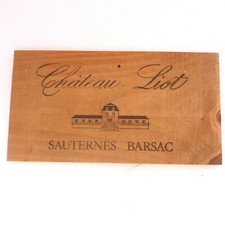 PLAQUE EN BOIS DE CAISSE A VIN CHATEAU LIOT SAUTERNES BARSAC