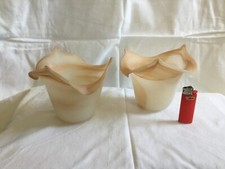 LOT DE DEUX TULIPES EN PATE DE