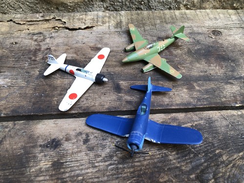 Lot miniature avion militaire - lot,