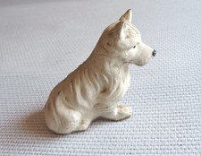 Statuette chien blanc