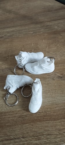 Porte clé baskets - porte,