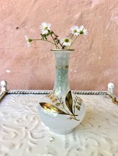 Vase opaline ancien à décor floral dorures
