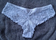 String Femme Porte