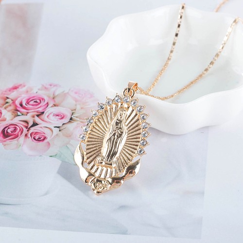 Collier pendentif vierge