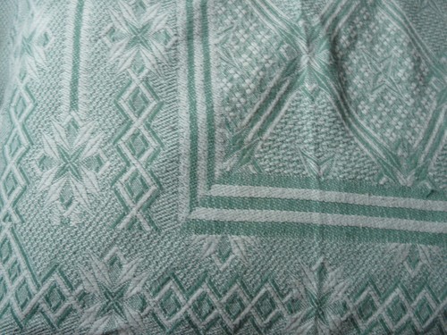 Ancien dessus lit vert - vert, et