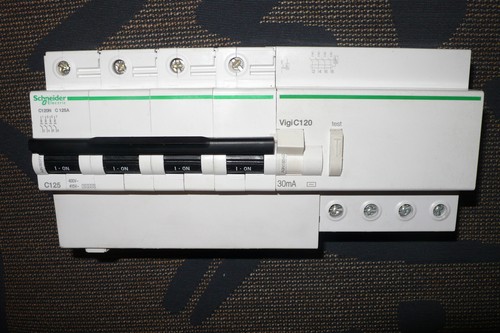 Disjoncteur a9n18377 - disjoncteur,