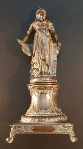 Statue régule intitulée - en,