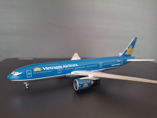 Avion miniature métal vietnam - avion,