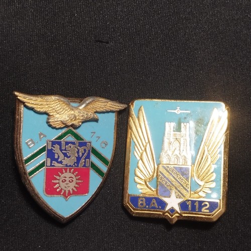 S8m lot 2 insignes - s8m*),