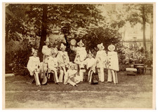 Fontainebleau, Musiciens déguisés en Pierrot, Symphonie Burlesque chez le Notair