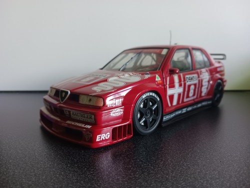 Voiture miniature alfa romeo - miniature,