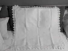 Ancienne Taie D’oreiller Blanche Piqué De Coton Avec Fleurs Et Dentelle Brodée