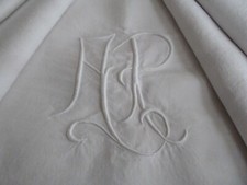 drap ancien neuf, lavé 1 fois en lin brodé main grand monogramme A.P parfait
