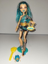  Poupee Monster High  Nefera De Nile 2012 +  Accessoires Sac, Socle Scarabée, 