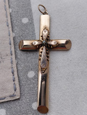 ✨ Croix ancienne dorée –