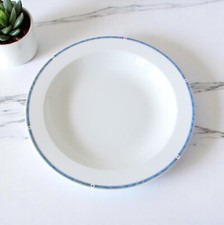 Limoges Bernardaud. Plat creux rond en porcelaine modèle Gemme Bleu
