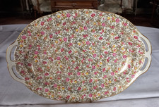 Plat ovale en porcelaine de