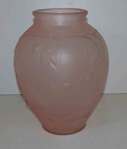 Vase moulé pressé - , dépoli