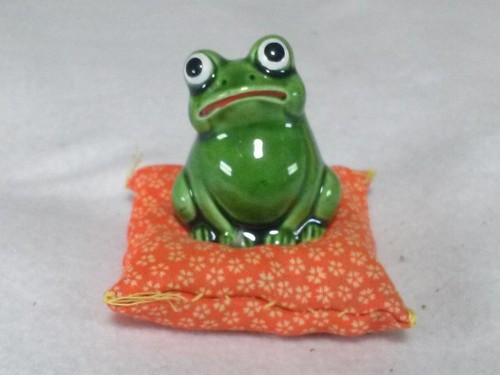 Zabuton pottery frog - zabuton, clay