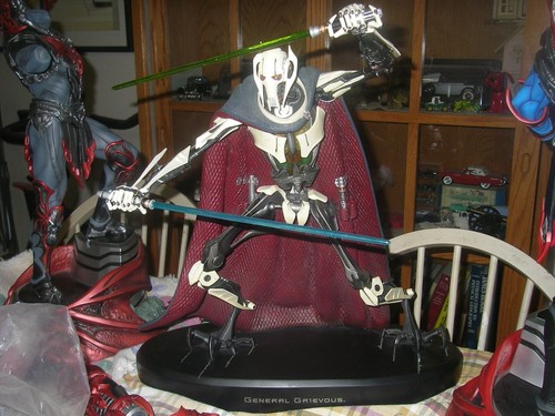 General grievous deluxe statue - grievous,