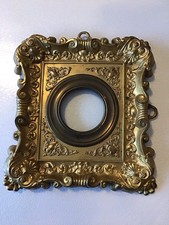 Très Ancien Petit cadre ancien en laiton repoussé XIXème Déco Empire