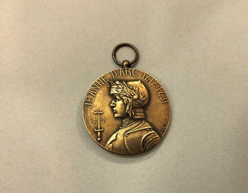 Ancienne insigne médaille - ancienne, en