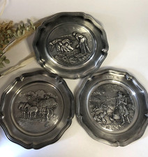 Lot de 3 assiettes en étain 97 % gravées - 3 décors différents