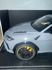 Lamborghini Urus 1/18 MR