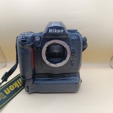 Appareil Photo NIKON D 100+MB-D 100 Et Deux Batteries Et Chargeur