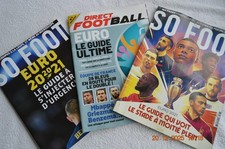 Lot 3 magazines football So