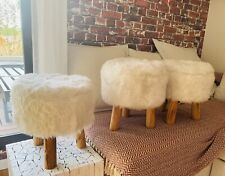 Lot De 3 Tabourets Ronds A Poils Blanc Et Bois